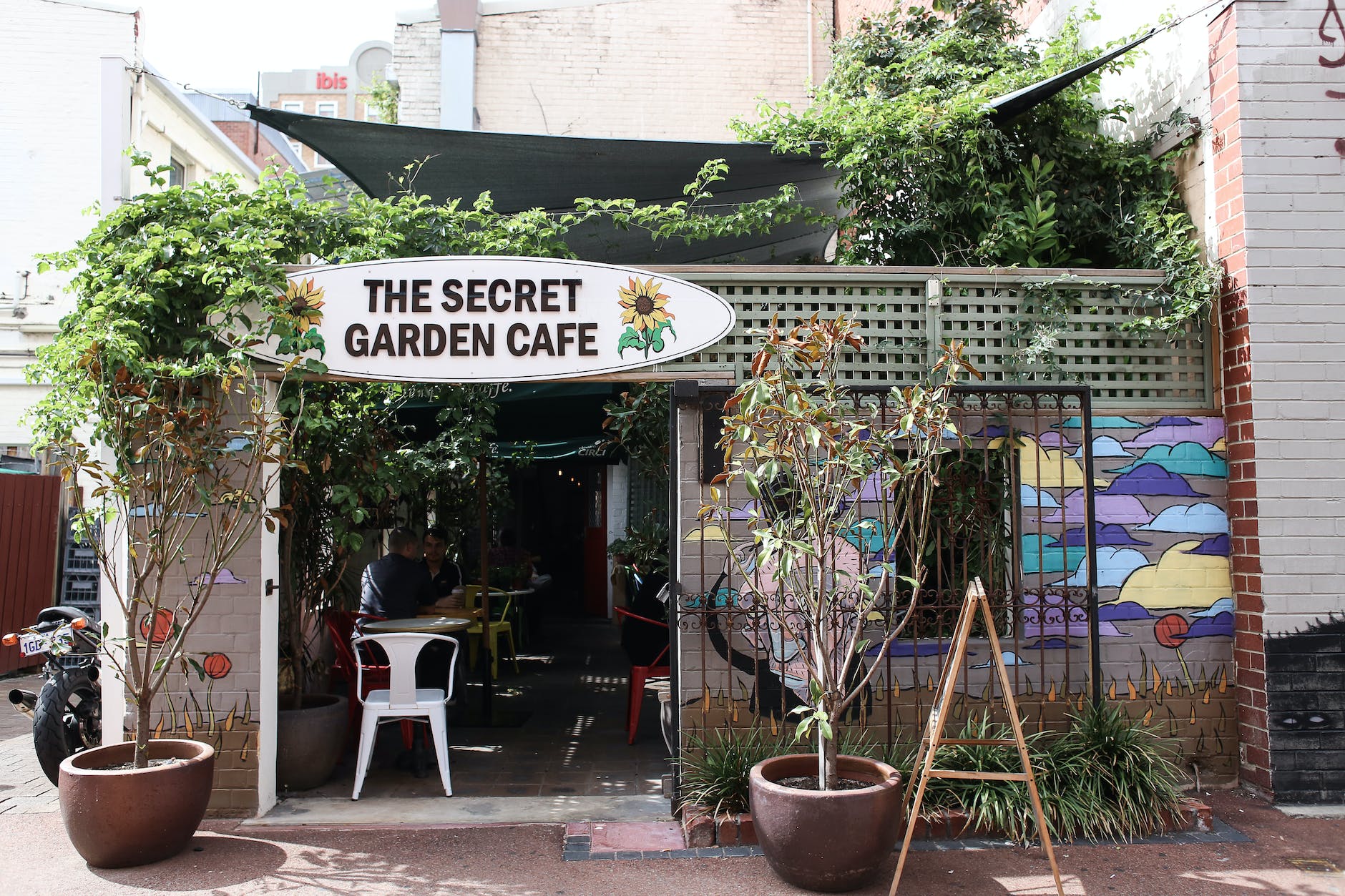 Secret Garden restaurant theme